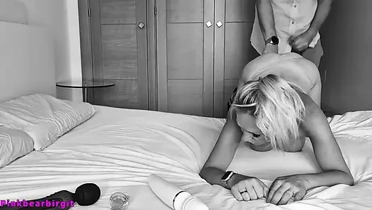 Муж Тайком Наблюдает За Женой В Спальне