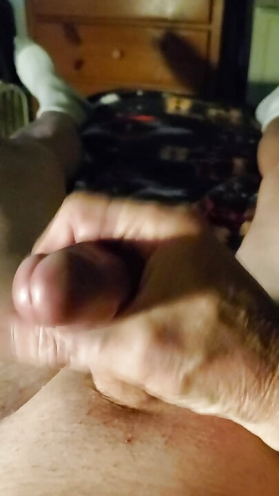 HornyDiver69 gledao video i morao svršiti