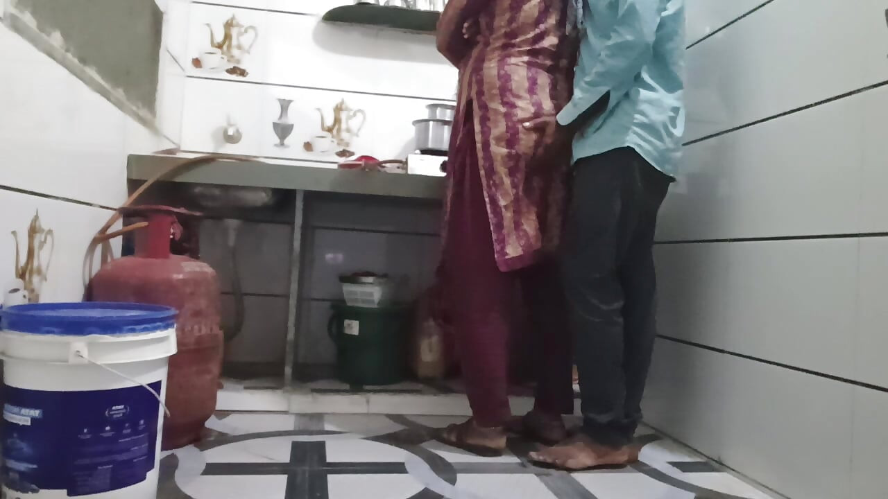 Padosi Ne pahla kitchen mein