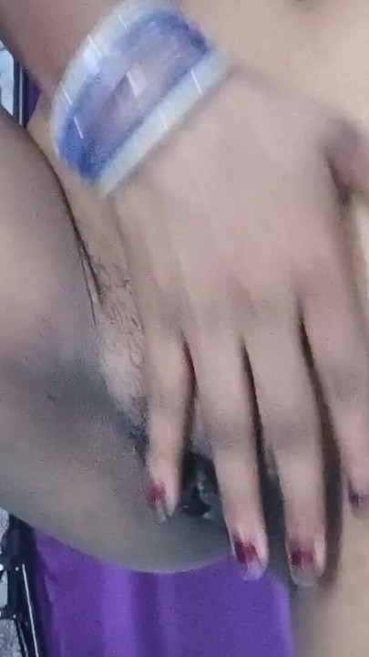 Snažan trenutak iz "Napaljena bhabhi prstima pičku"