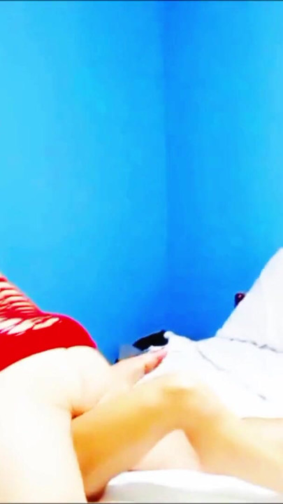 Kız arkadaşımı üvey annemle seks yaparken filme aldım | Klip 1