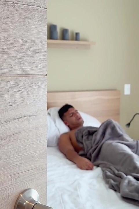 My Best Friend's Stepmother Found Me Alone in the Room, I Couldn't Help but Penetrate Her