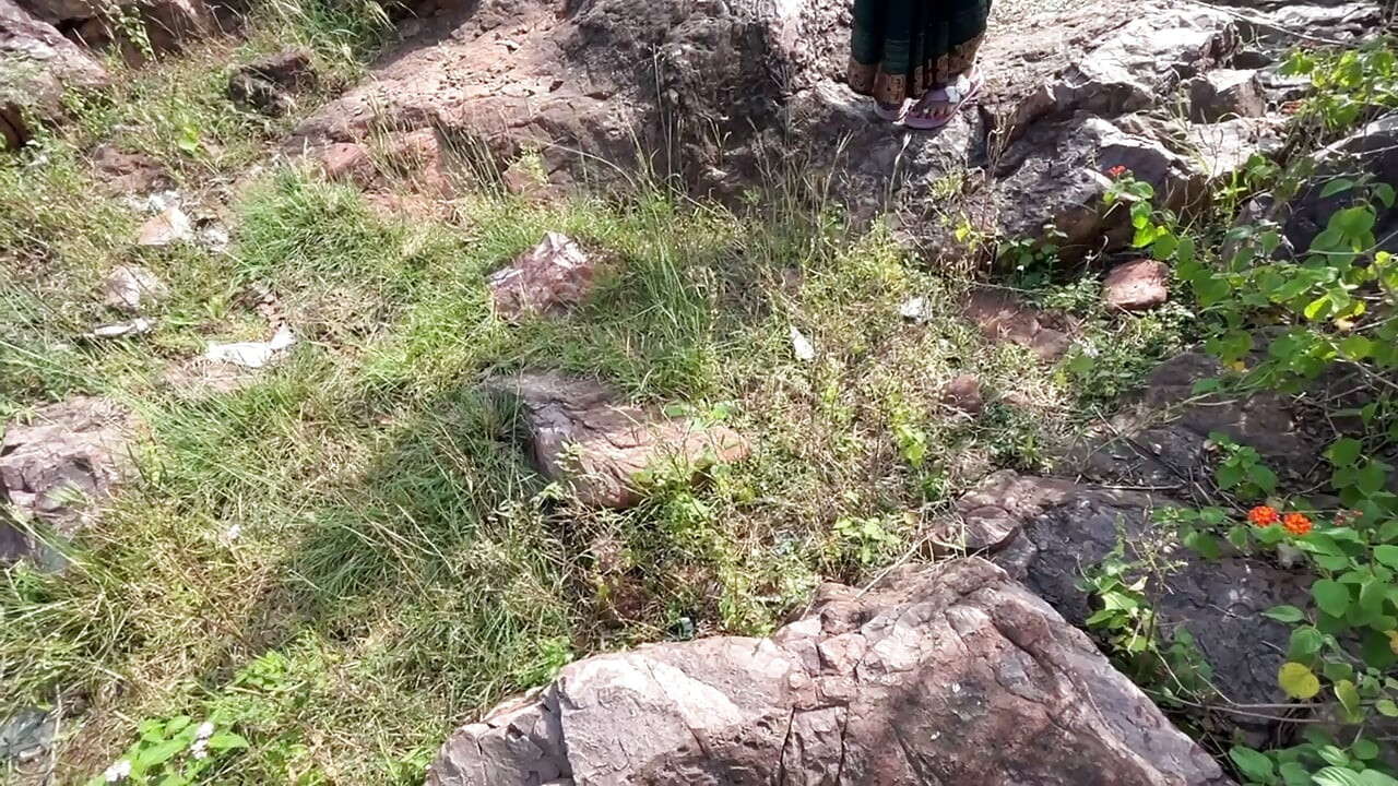 Soteli bahan ke gar jab koi nahi tha Sotele bhai moka dekh kar sil pek di
