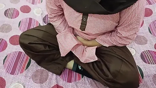 Heißes indisches college-mädchen fickt anal mit dem lehrer