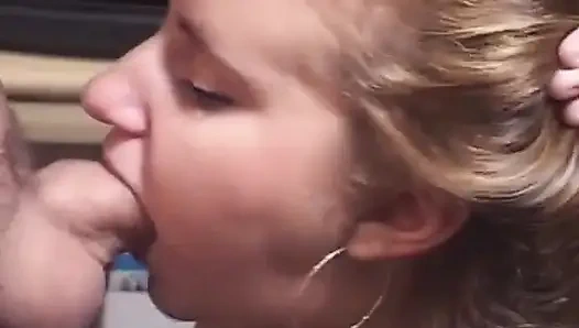 Cewek cantik asal prancis ini wajahnya dientot