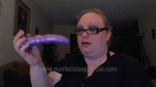 Bbw probeert haar dildo diep in de keel te krijgen