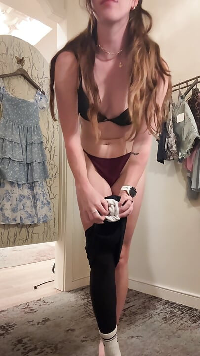 Svršavanje jako u svlačionici!!