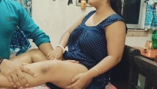 Moglie casalinga indiana di 18 anni e video di scopata servente