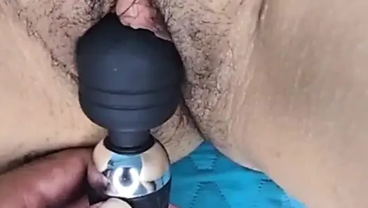 In der Webcam-Show hat Riva zwei Squirts
