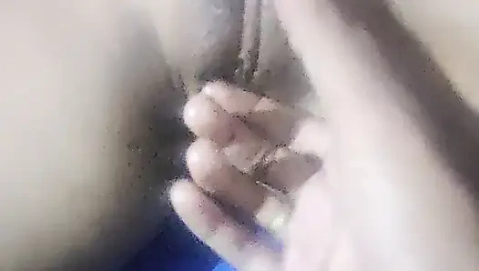 Stieftante zeigte ihrem stiefvater ihre muschi und bekam es massiert