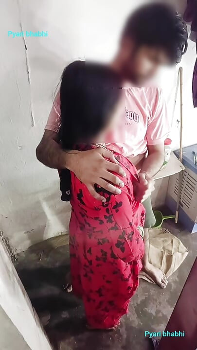 屁股貓他媽的雞巴吸吮貓咪吸吮乳房從乳房吸奶，然後以狗爬式坐在雞巴上，直立躺著，印地語音頻