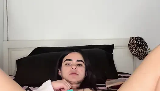 Melody'nin amıyla oynadığını görmek istiyorum!