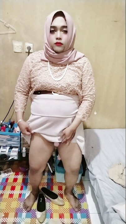 히잡을 쓴 크로스드레서 Ivvy 사정할 때까지 자위