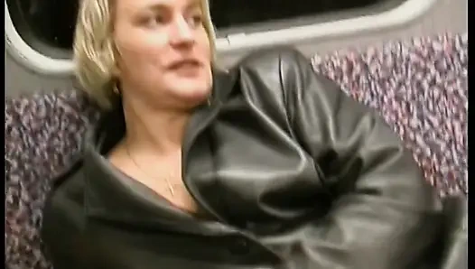 Pov - nyepong kontol di metro