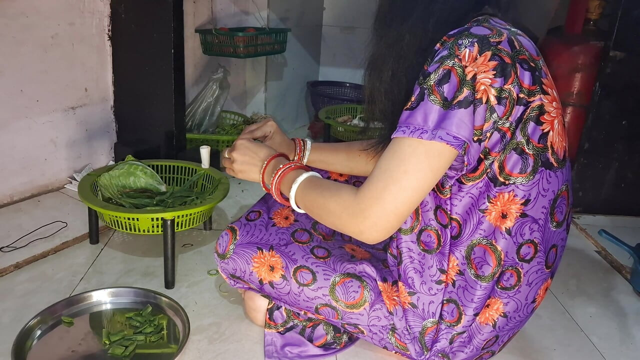 Bhabhi and Devar sex in Kitchen housewife bhabhi