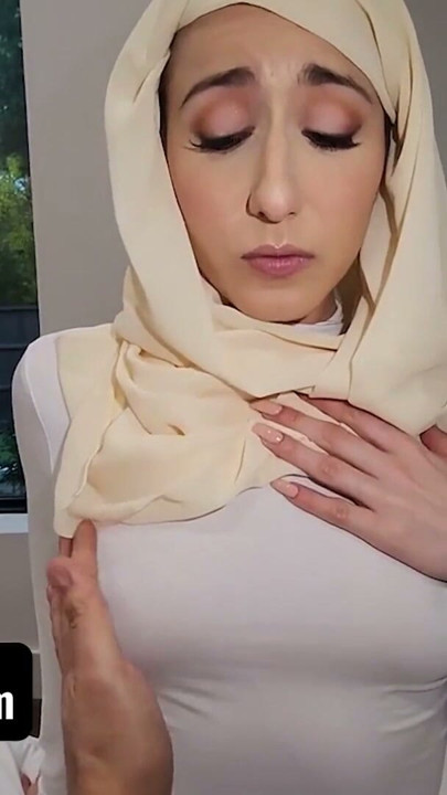 Cele Mai Bune Prietene Se Fut Pentru Prima Oară - Hijab Hookup | Clip 1