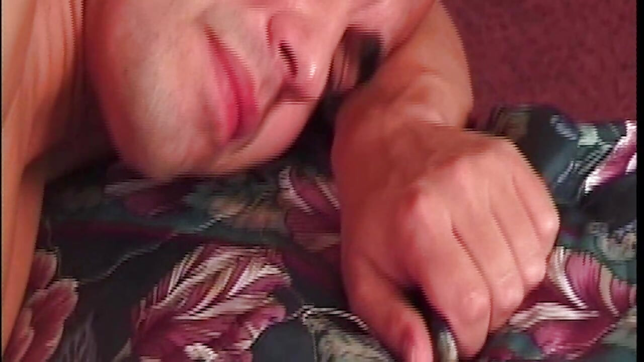 自信的爸爸享受他twyk的嘴巴 - 然后在深度, 激烈的会话中给他每一英寸