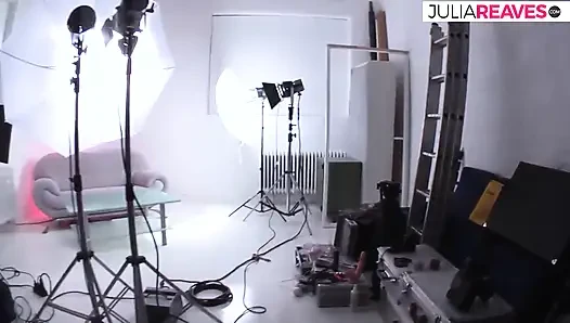 Sexy reife stopft ihre muschi mit einem großen dildo