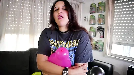 Metal kız partiden önce tüm balonları patlatıyor - bunny looner