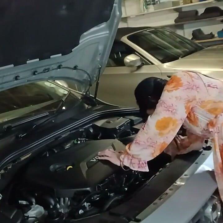 فاک کردن مکانیک برای تعمیر سریع‌تر ماشینم