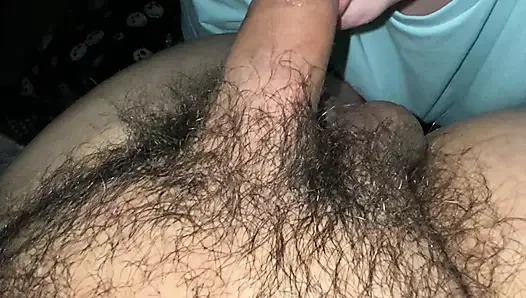 Cewek gemuk kulit putih dengan wajah imut lagi asik nyepong kontol