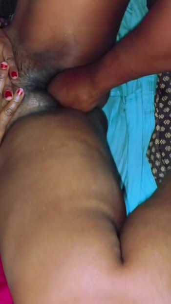 Chudakar bhabhi ke gulabi bur me devar ne pura hanth gusa diya.padosi aunty ko stepuncle ne pel diya.desi hindi viral xxx sex video | Clip 3
