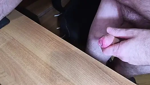 Romano sert adam senin için mastürbasyon yapıyor ve çok boşalıyor