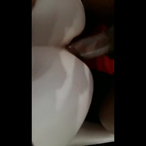 20 godina školarka POV pušenje, anal, jebanje na pasji način i svršavanje unutra
