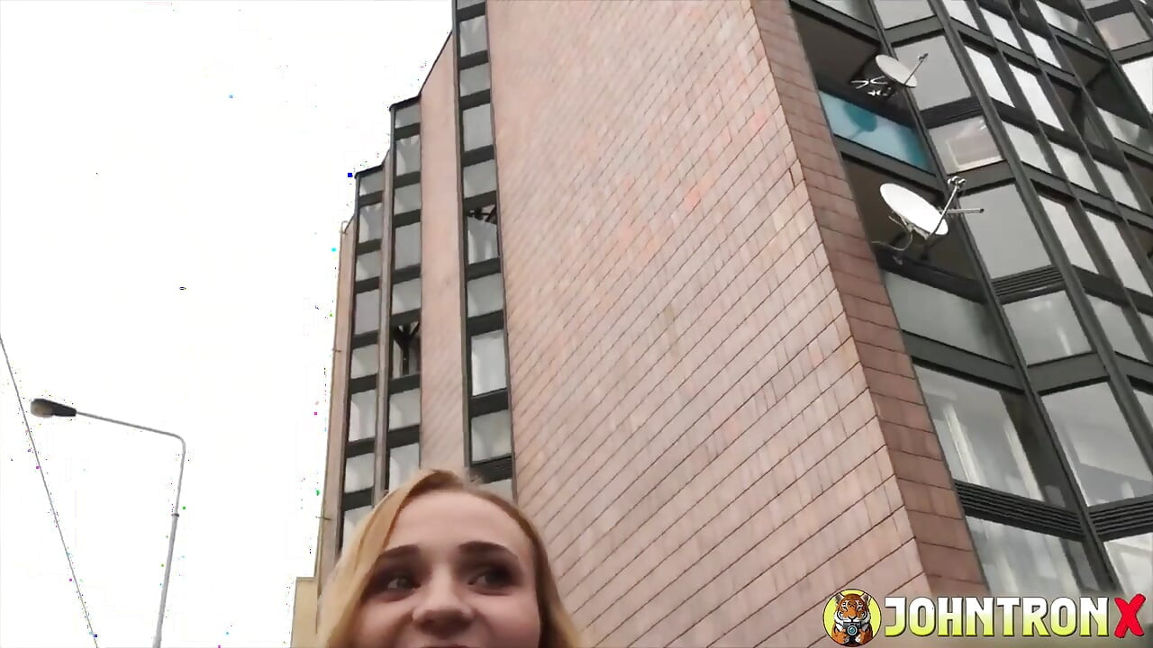 Johntronx - fodendo uma loira alta e deixando ela comer minha porra