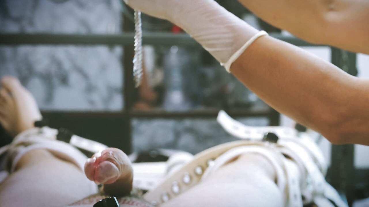 Latex Verpleegster Dominafire Klinkt En Melkt Segufix Gebonden Slaaf