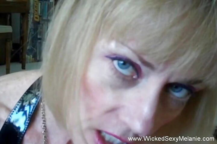 Hubby Watches Melanie Get Used