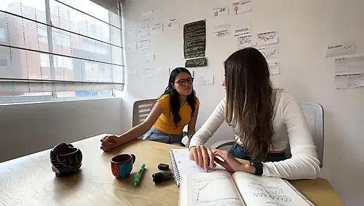 Ateşli ve edepsiz lezbiyen seks