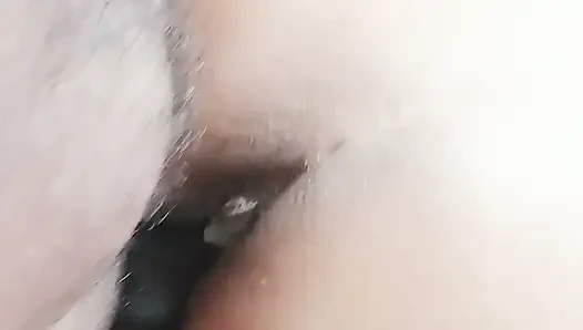Ngentot sama istriku di rumah.