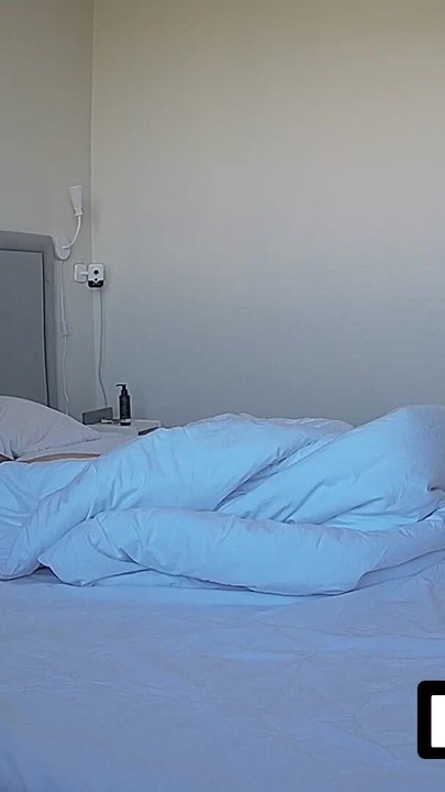 LUUV. Lucien ev kamerasında mastürbasyon yapıyor | Klip 1