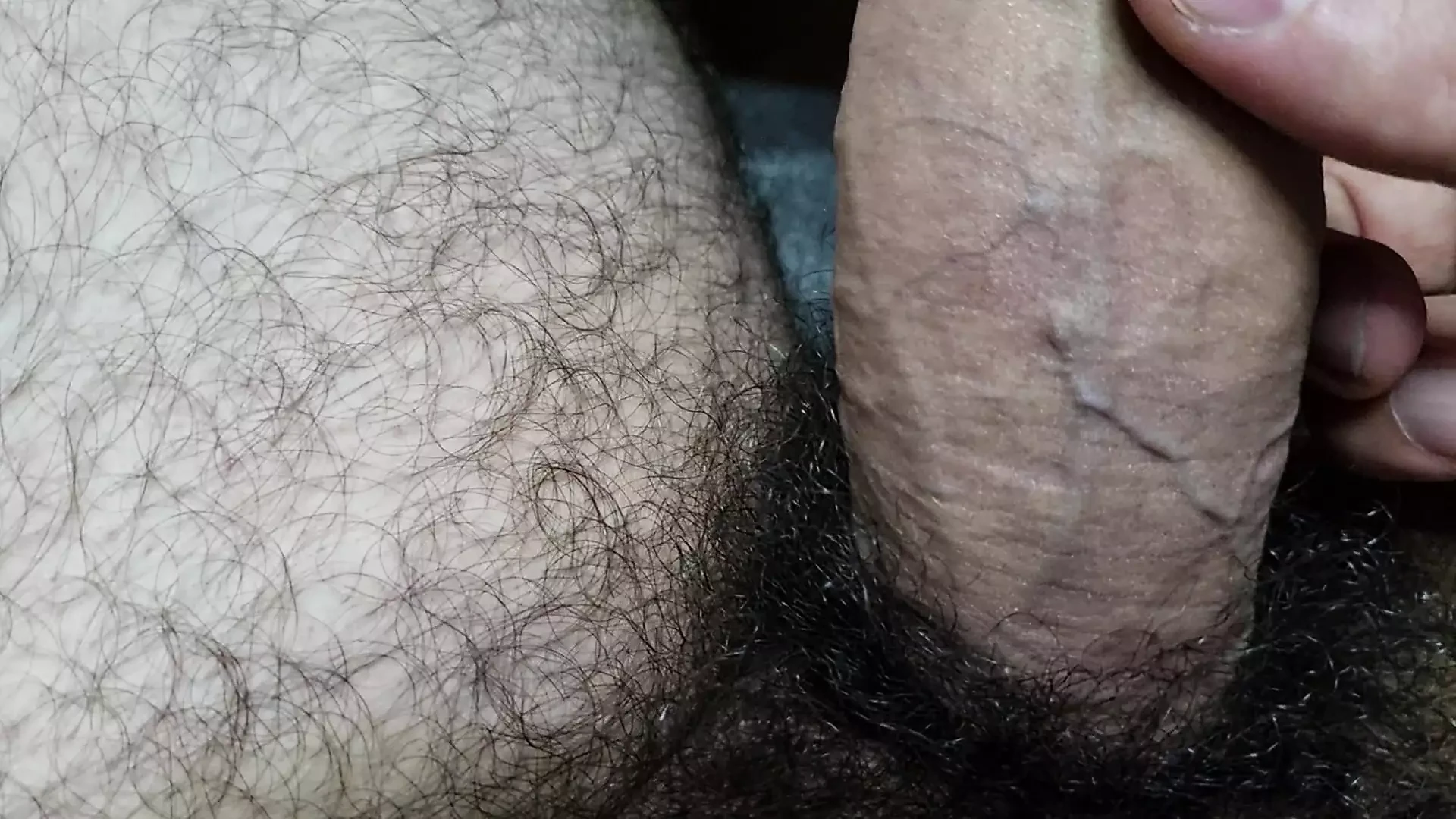 Pancutan mani cepat sebelum kerja. Saya hampir memancut mani di kaki saya.