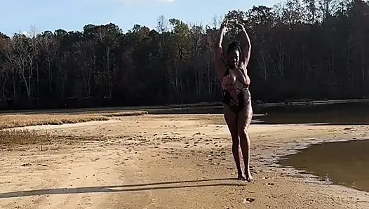 EBENHOLZ-GENIEßT DIE SONNE IM BADEANZUG!