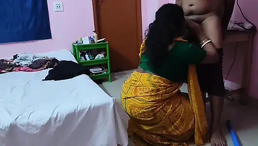 Tharki patronu karısı evde yokken ateşli desi hizmetçi yengeyi sikerek hayalini gerçekleştiriyor