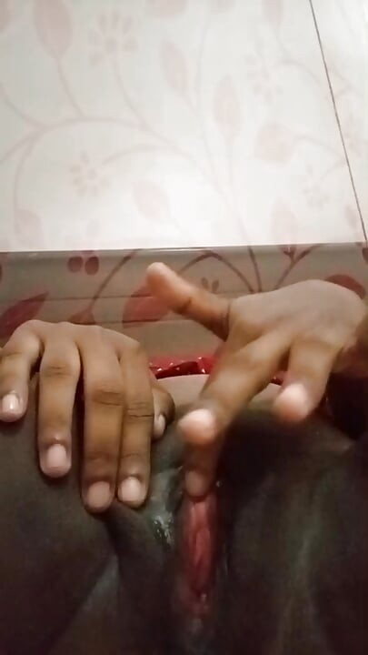 बिस्तर पर मेरी ऊँगली करना