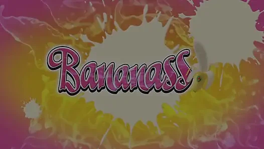 Dağınık orta yaşlı seksi kadın yemekle seks oyununu seviyor