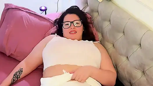 HOT NERDY PAWG COLLEGE GIRL INVITES YOU IN HER BED