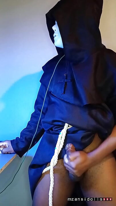 Zvrácený kněz má orgasmus po kostelní službě