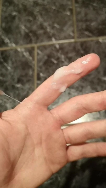 18 yo German shows cum