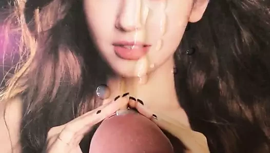 Jeon somi üzerinde boşalmak