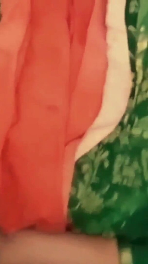 Devar aur bhabhi ki uncut hindi sex video, devar ne apni bhabhi ko farsh par litakar khood pela | Clip 2