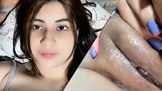 Lesbische Mädchen masturbieren und berühren ihre Muschi