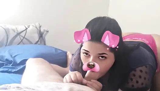 Büyük bir penis emiyor