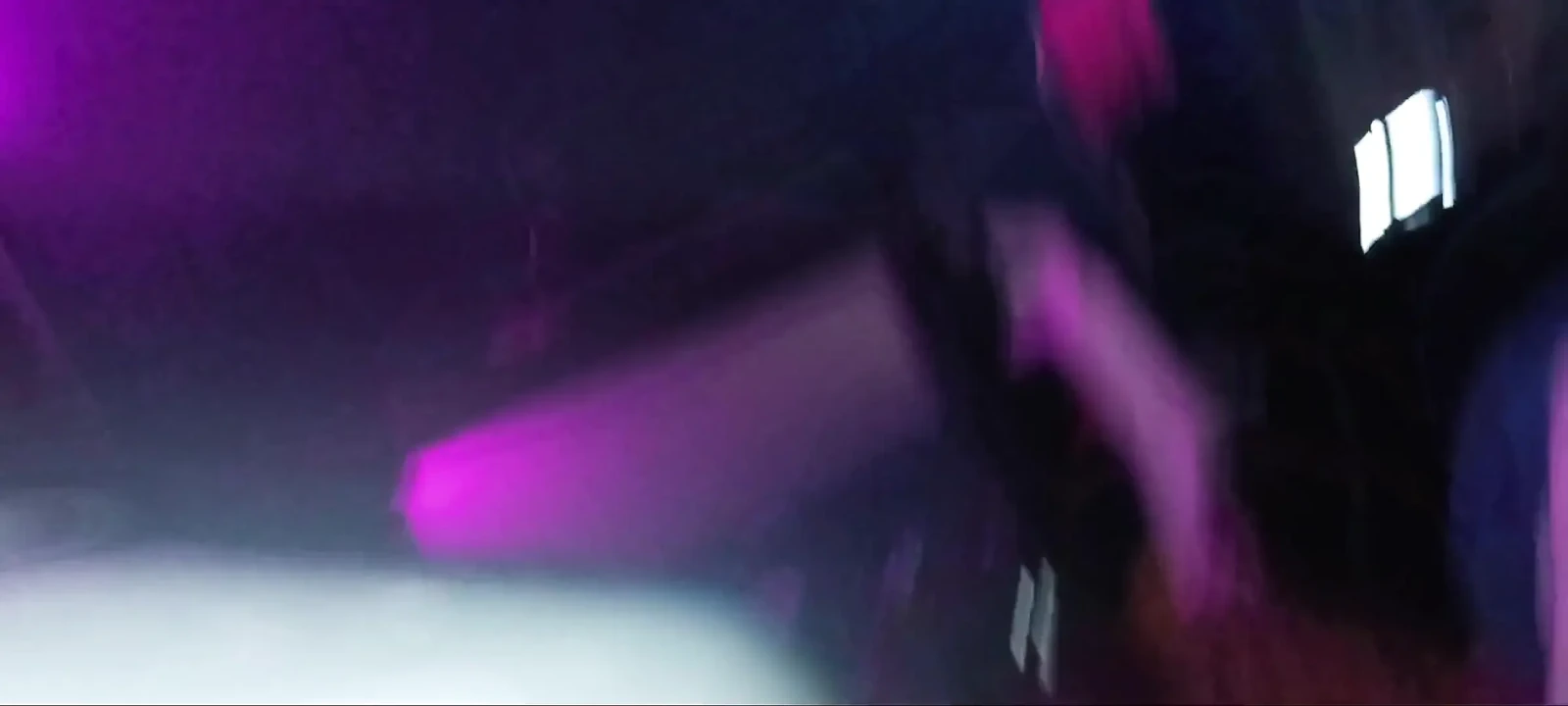 Hãy để tóc của bạn xuống con điếm