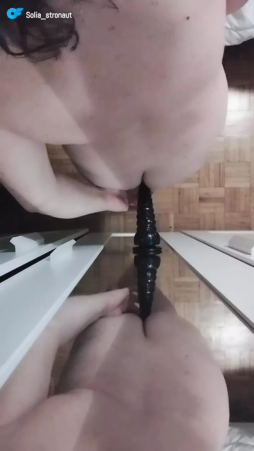 Un gros gode dans le cul