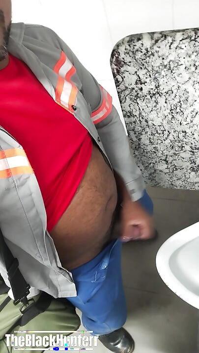 I Sucked My Colleague in the Bathroom of the Firm