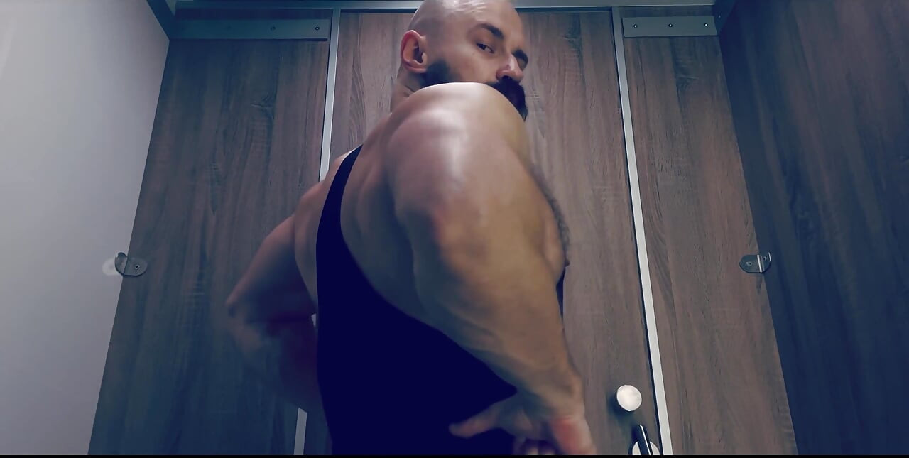 Hard breathing, musculine scent, bulging veins and muscles